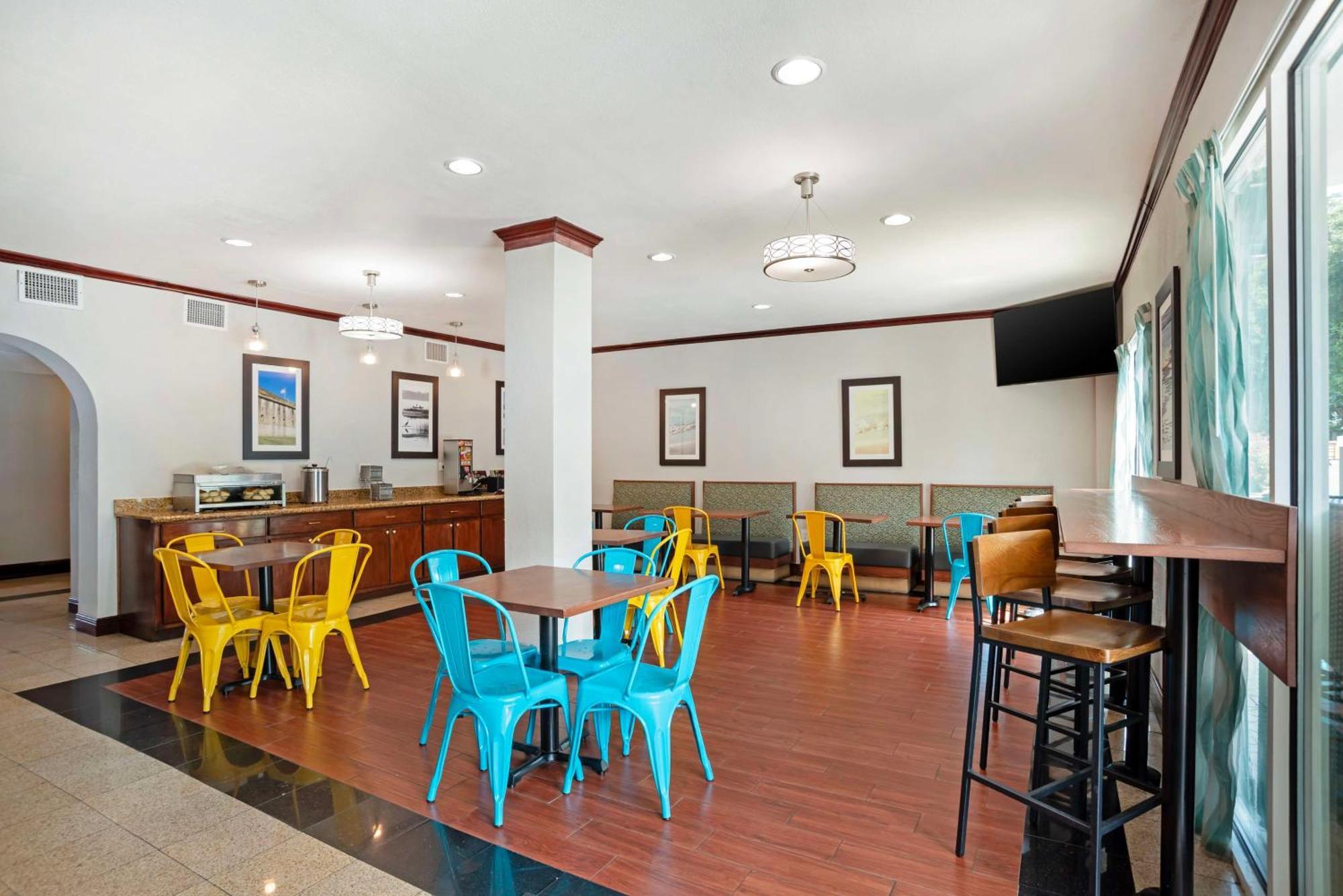 Best Western Plus Blue Angel Inn Pensacola Exterior photo