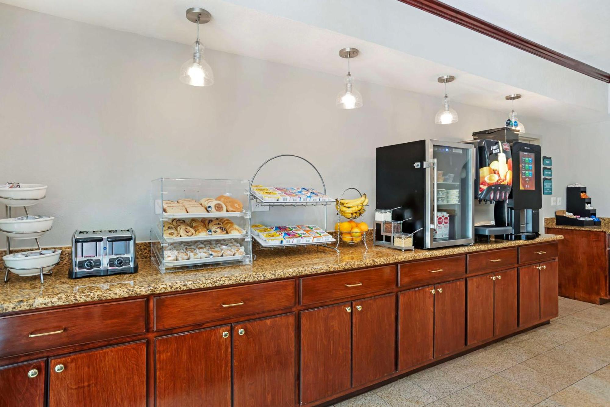Best Western Plus Blue Angel Inn Pensacola Exterior photo